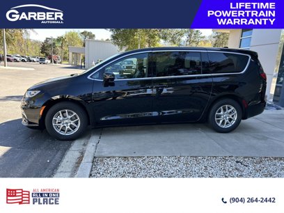 New 2025 Chrysler Pacifica Select