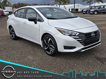 New 2025 Nissan Versa SR w/ Trunk Package