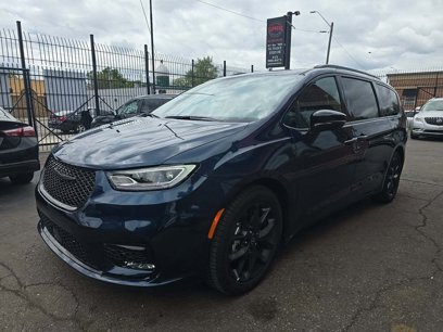 Used 2025 Chrysler Pacifica Limited