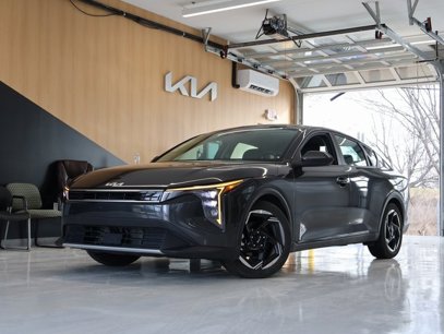 New 2025 Kia K4 EX