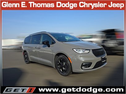 New 2025 Chrysler Pacifica Premium