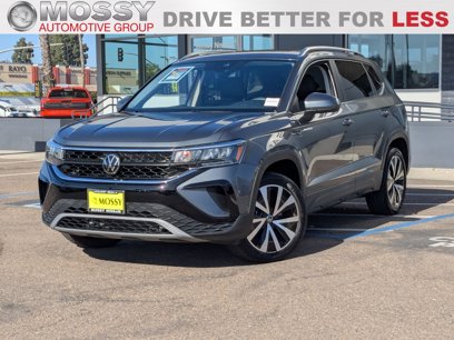 Used 2023 Volkswagen Taos SE w/ Panoramic Sunroof Package