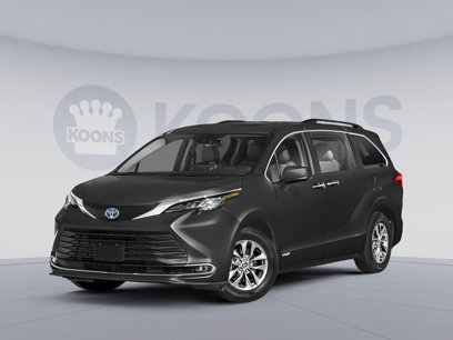 New 2025 Toyota Sienna XLE