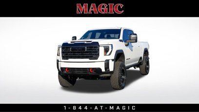 New 2025 GMC Sierra 2500 AT4 w/ Max Trailering Package