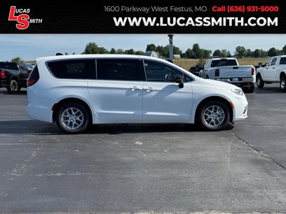 New 2025 Chrysler Pacifica Select