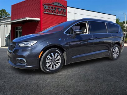 Used 2021 Chrysler Pacifica Touring-L