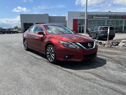 Used 2017 Nissan Altima 2.5 SL w/ 2.5 Technology Package