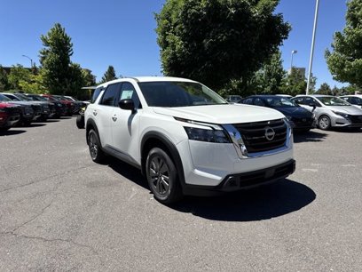 New 2025 Nissan Pathfinder S