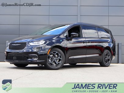 New 2025 Chrysler Pacifica Premium
