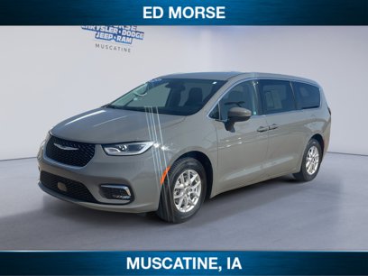 Used 2023 Chrysler Pacifica Touring-L