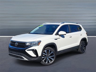 Used 2022 Volkswagen Taos SE w/ Panoramic Sunroof Package