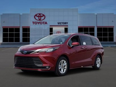 New 2025 Toyota Sienna XLE w/ XLE Plus Package