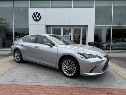 Used 2023 Lexus ES 300h w/ Luxury Package