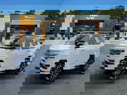 New 2025 Jeep Grand Wagoneer Series III w/ HD Trailer Tow Package