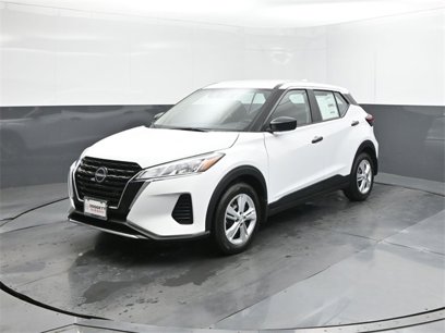 New 2025 Nissan Kicks Play S