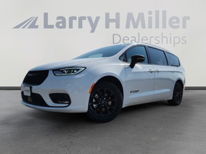 New 2025 Chrysler Pacifica Select w/ Fav Edition Package