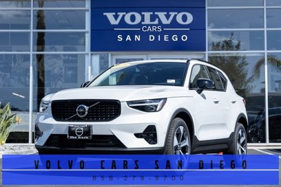 New 2025 Volvo XC40 B5 Plus w/ Protection Package Premier