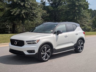 Used 2022 Volvo XC40 T5 R-Design w/ Advanced Package