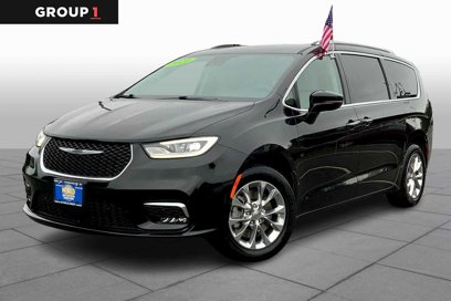 Used 2021 Chrysler Pacifica Touring-L w/ Uconnect Theater Family Group