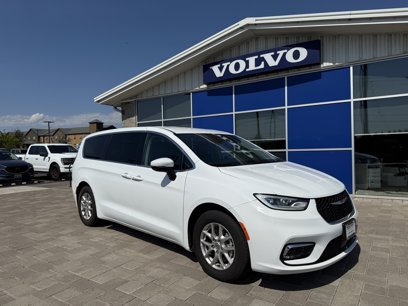 Used 2023 Chrysler Pacifica Touring-L