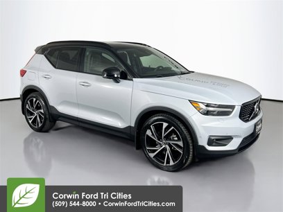 Used 2022 Volvo XC40 T5 R-Design w/ Advanced Package