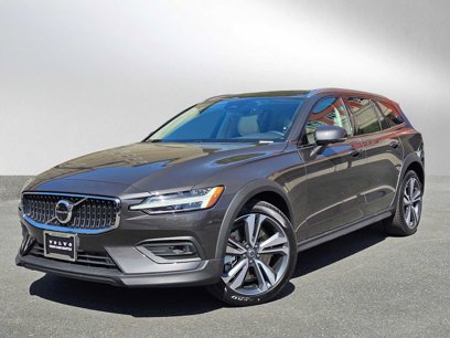 New 2025 Volvo V60 B5 Cross Country Plus w/ Protection Package Premier