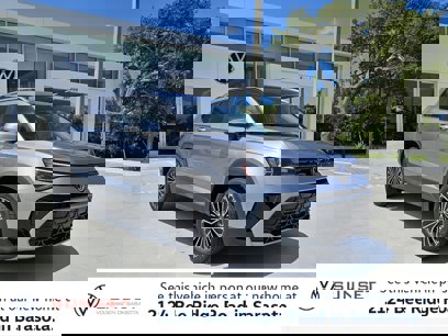New 2025 Volkswagen Taos SE