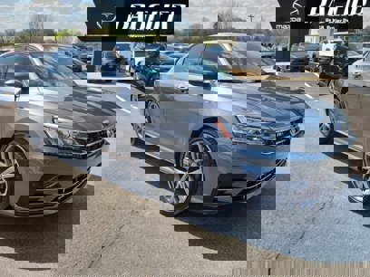 Used 2018 Volkswagen Passat 2.0T R-Line w/ R-Line Lighting Package