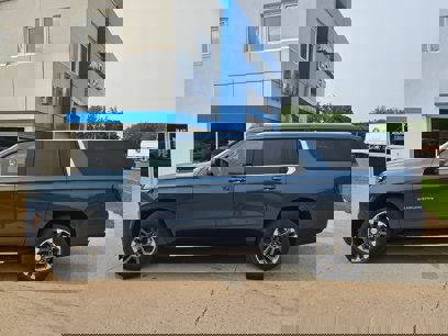New 2025 Chevrolet Suburban LT w/ Comfort Package