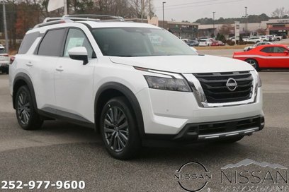 New 2025 Nissan Pathfinder SL w/ SL Premium Package