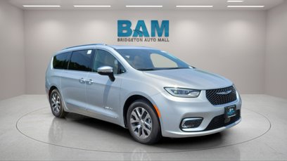 New 2023 Chrysler Pacifica Pinnacle