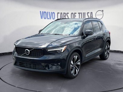 New 2025 Volvo XC40 B5 Plus w/ Climate Package