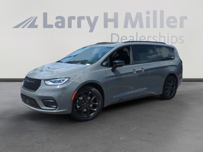New 2025 Chrysler Pacifica Limited