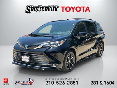 Certified 2025 Toyota Sienna Platinum