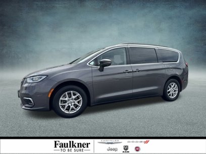 Certified 2022 Chrysler Pacifica Touring-L w/ Uconnect Theater Family Group