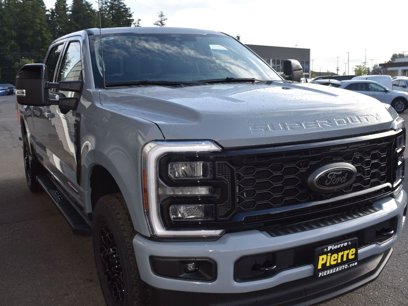 New 2025 Ford F350 Lariat w/ Black Appearance Package