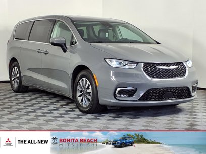 Used 2023 Chrysler Pacifica Touring-L