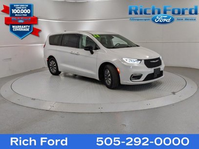 Used 2024 Chrysler Pacifica Select