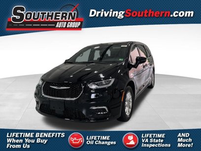 New 2025 Chrysler Pacifica Select