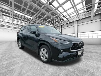 Used 2023 Toyota Highlander LE