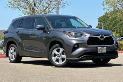 Used 2021 Toyota Highlander LE