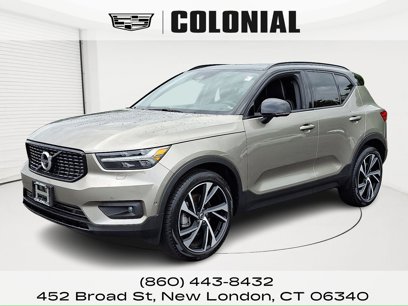 Used 2022 Volvo XC40 T5 R-Design w/ Advanced Package