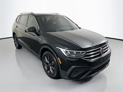 Used 2022 Volkswagen Tiguan SE w/ Panoramic Sunroof Package