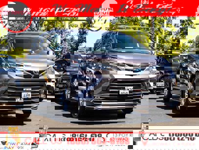 Certified 2024 Toyota Sienna XLE