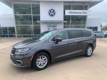 Used 2023 Chrysler Pacifica Touring-L