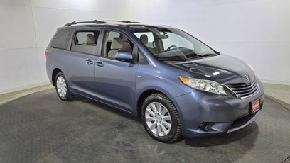 Used 2016 Toyota Sienna LE