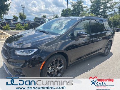 Used 2025 Chrysler Pacifica Limited