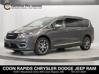 Used 2021 Chrysler Pacifica Limited w/ Uconnect Theater Family Group