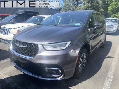 Used 2023 Chrysler Pacifica Touring-L