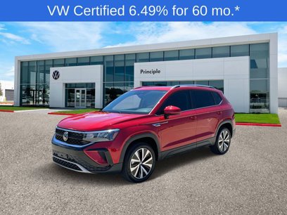 Used 2024 Volkswagen Taos SE w/ Panoramic Sunroof Package